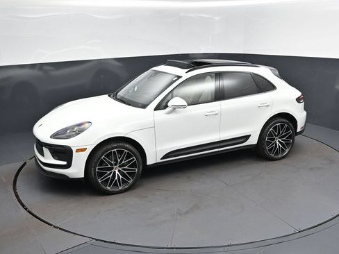 Used 2024 Porsche Macan AWD/4WD image 31