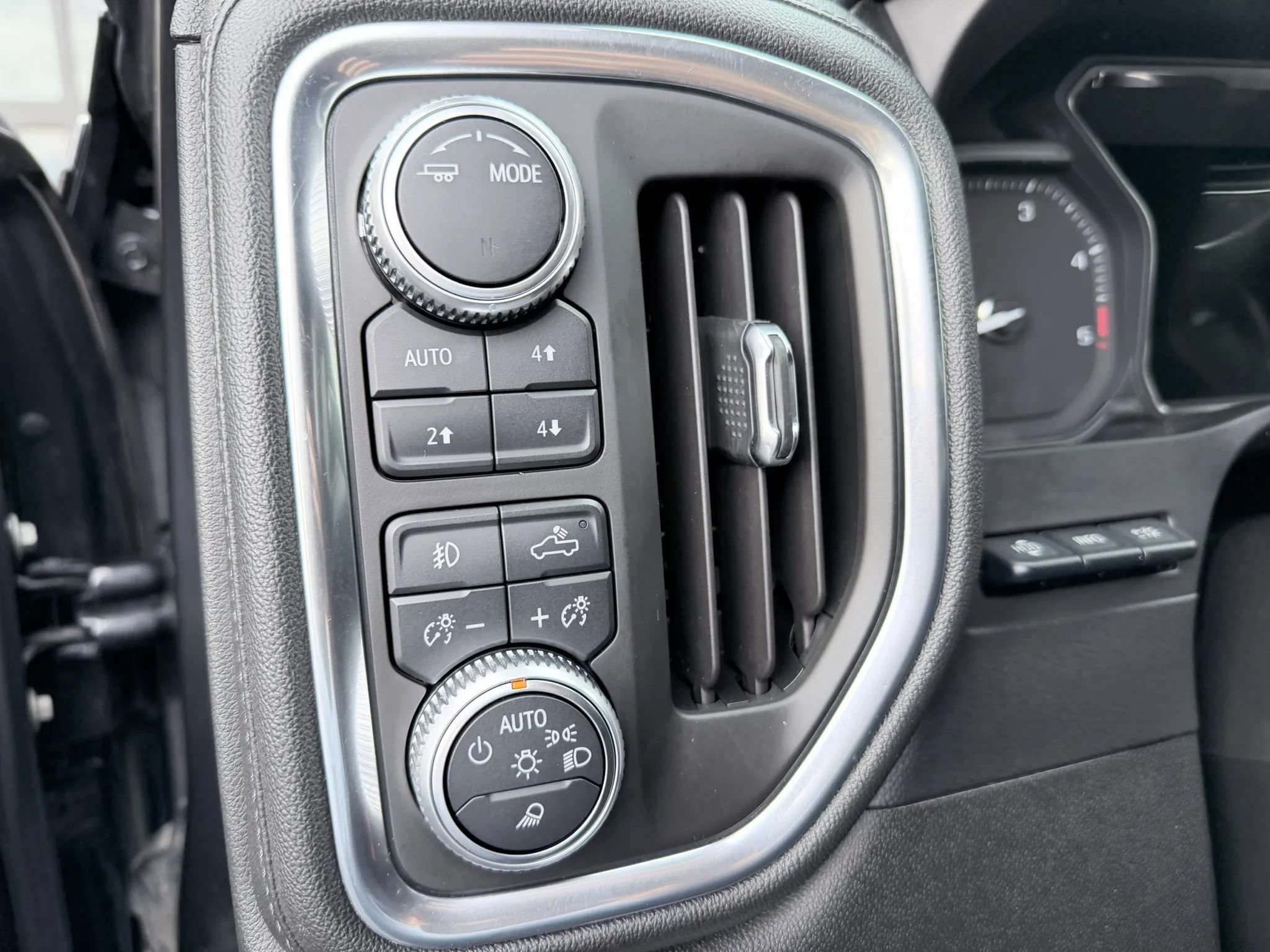 Used 2020 GMC Sierra 3500 SLT w/ Technology Package AWD/4WD image 15