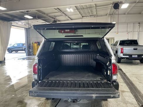 Used 2022 Toyota Tacoma TRD Off-Road AWD/4WD image 25