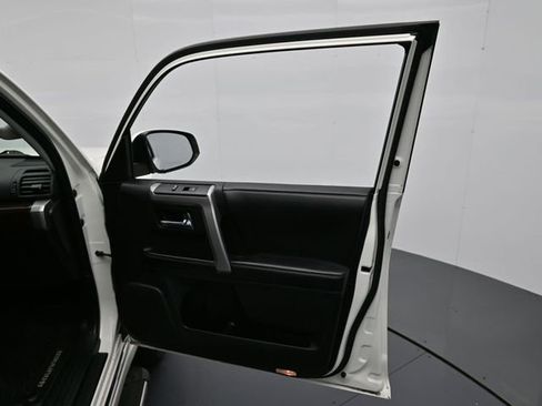 Used 2016 Toyota 4Runner SR5 image 29