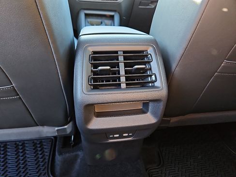 New 2026 Volkswagen Tiguan SE R-Line image 9