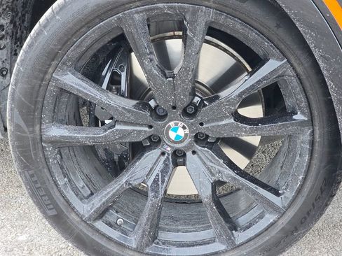 Used 2025 BMW X7 M60i image 10