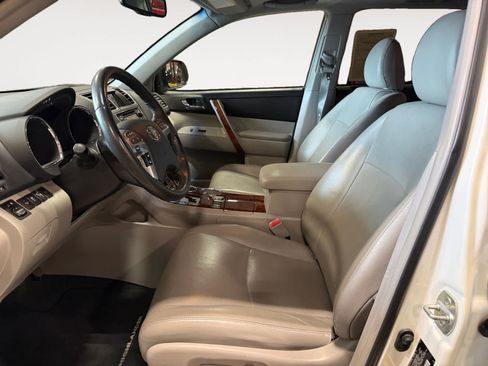 Used 2013 Toyota Highlander Limited AWD/4WD image 10