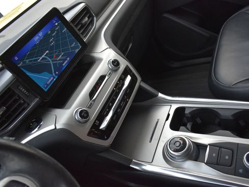 Used 2021 Ford Explorer XLT w/ Equipment Group 202A AWD/4WD image 28