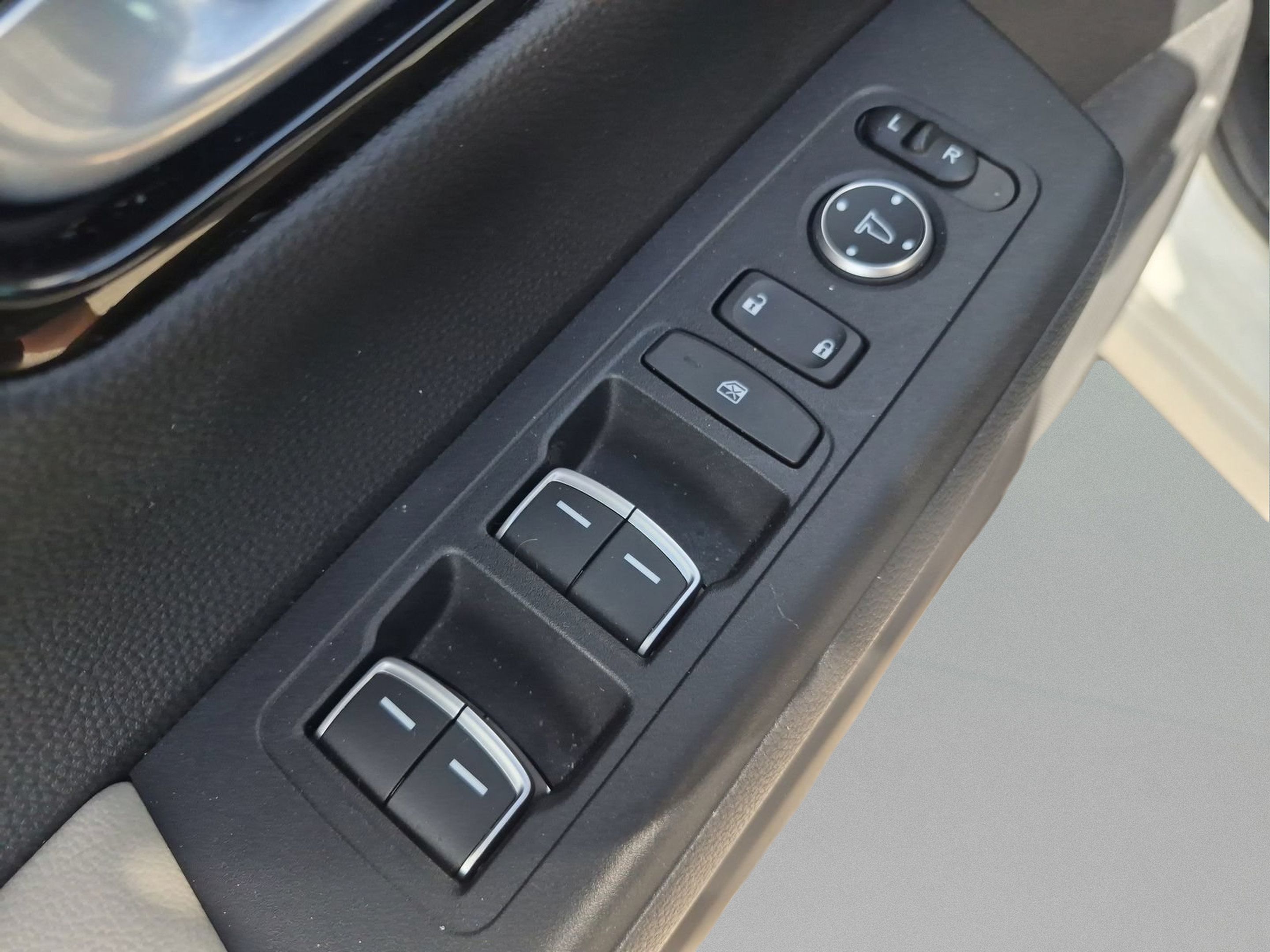 Used 2023 Honda CR-V EX-L image 16