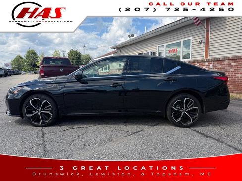 Used 2023 Nissan Altima 2.5 SR w/ SR Premium Package AWD/4WD image 3