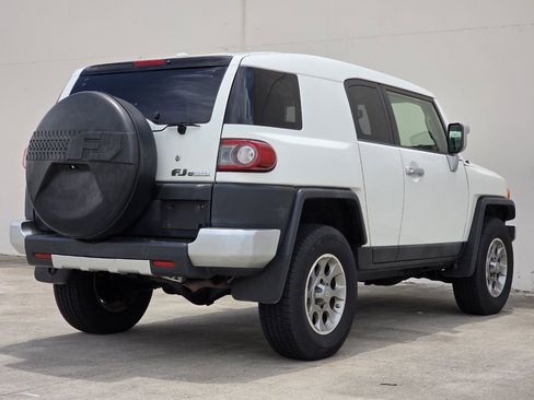 Used 2013 Toyota FJ Cruiser 4WD w/ Upgrade Pkg image 6
