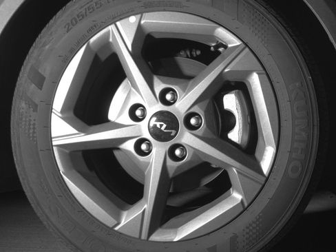 Used 2025 Kia K4 LXS image 13