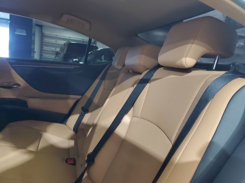 Used 2025 Lexus ES 300h w/ Premium Package image 15