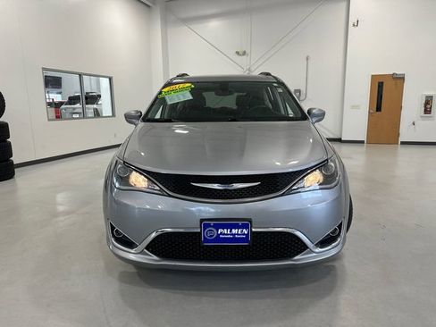 Used 2017 Chrysler Pacifica Touring-L image 3
