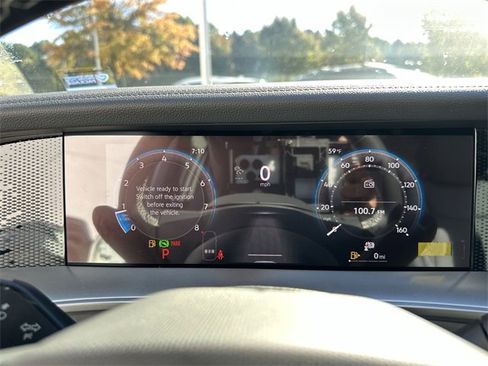 New 2025 Volkswagen Tiguan SE image 15