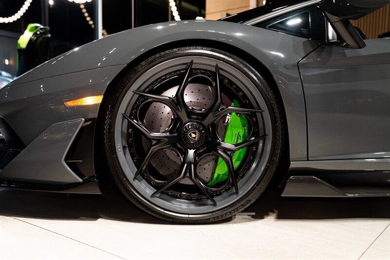 Used 2020 Lamborghini Aventador SVJ AWD/4WD image 35