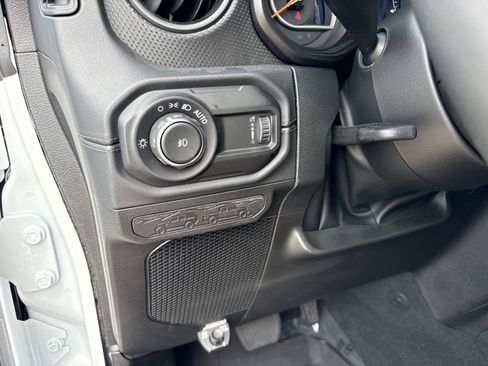 Certified 2026 Jeep Wrangler Unlimited Rubicon AWD/4WD image 30