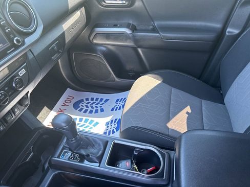 Used 2023 Toyota Tacoma TRD Off-Road w/ Technology Package AWD/4WD image 23