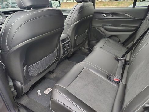 New 2025 Jeep Grand Cherokee 4WD image 31