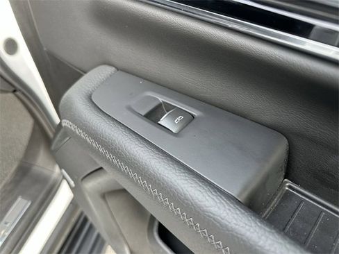 Used 2025 GMC Yukon XL Denali image 32