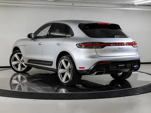 Certified 2025 Porsche Macan AWD/4WD image 3