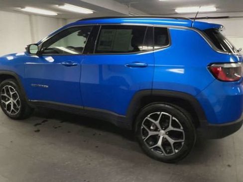 Used 2024 Jeep Compass Latitude AWD/4WD image 6