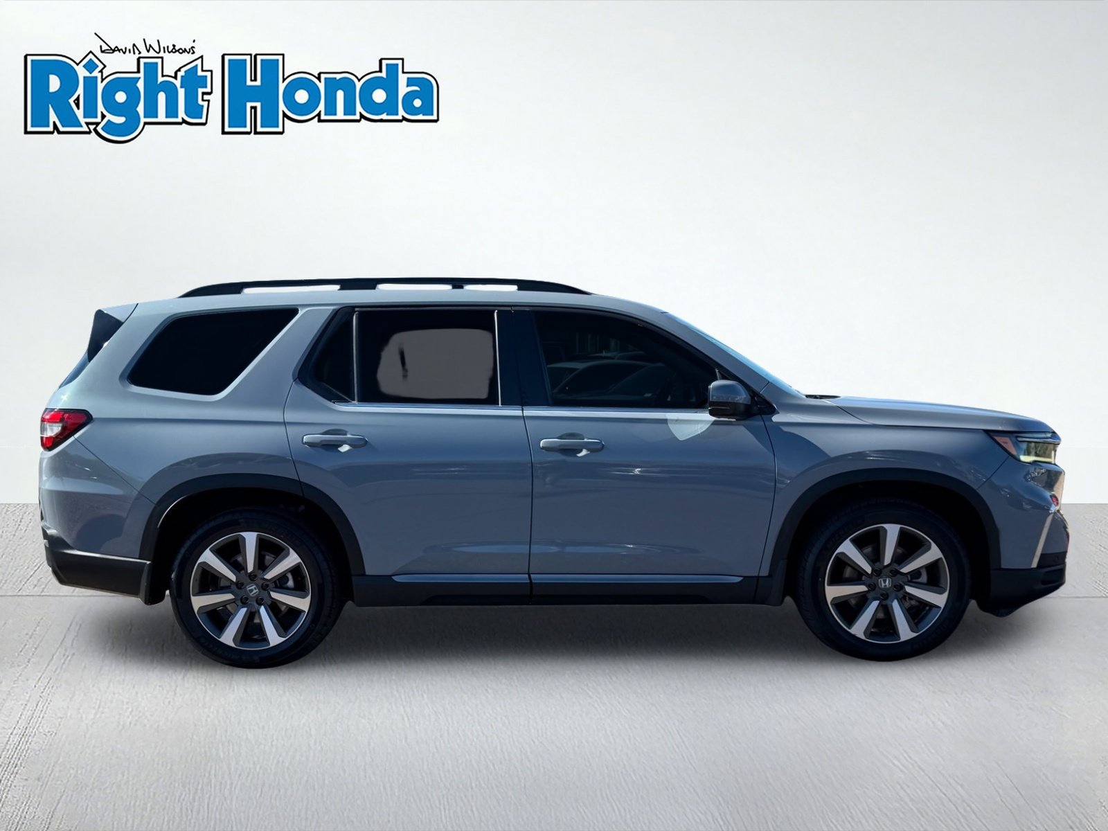 Used 2024 Honda Pilot Touring image 8