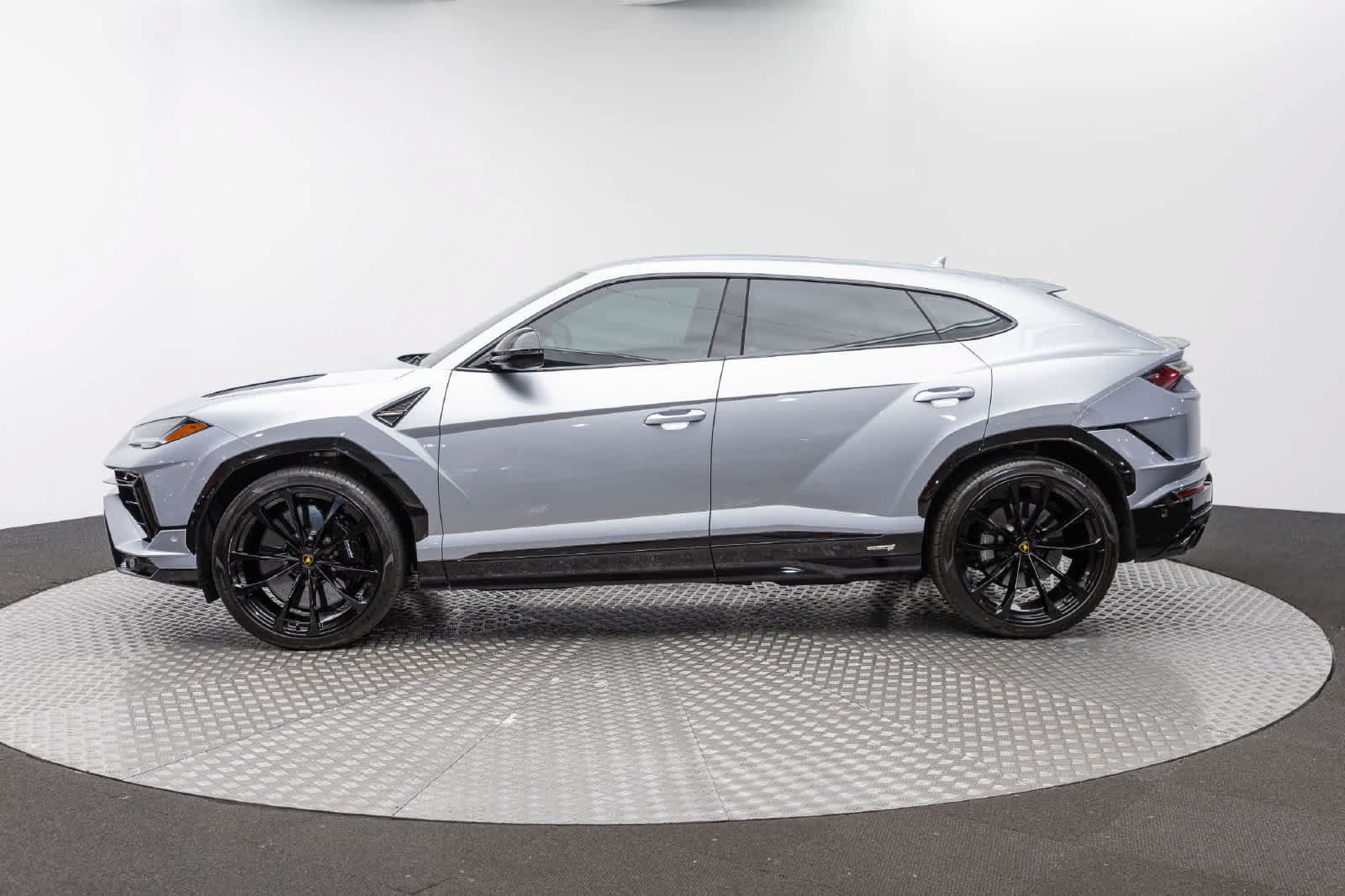 Used 2024 Lamborghini Urus S AWD/4WD image 3