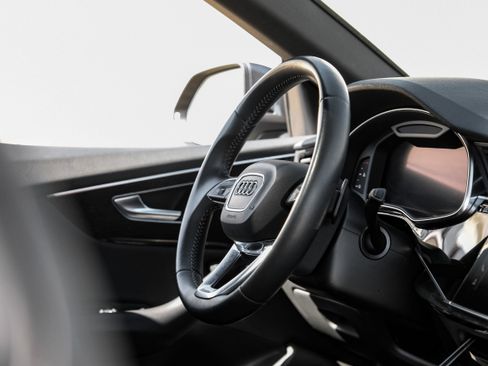 Used 2020 Audi Q8 Premium Plus image 13