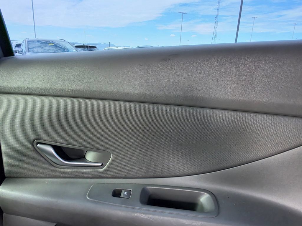 Used 2023 Hyundai Elantra SEL w/ Convenience Package FWD image 19