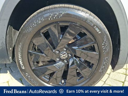 Certified 2024 Volkswagen Atlas Cross Sport SE AWD/4WD image 12