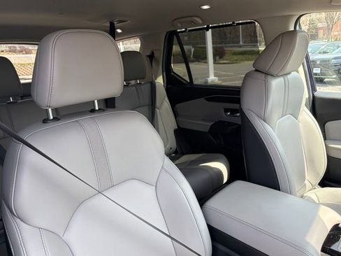 Used 2025 Honda Pilot EX-L image 31