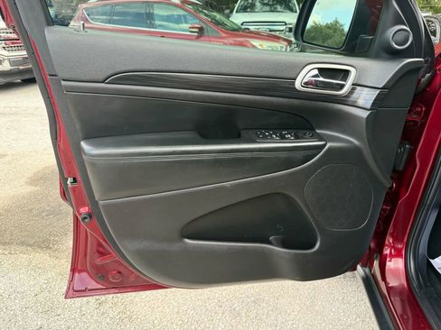 Used 2020 Jeep Grand Cherokee Laredo image 15