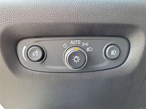 Used 2020 Chevrolet Traverse LT image 24