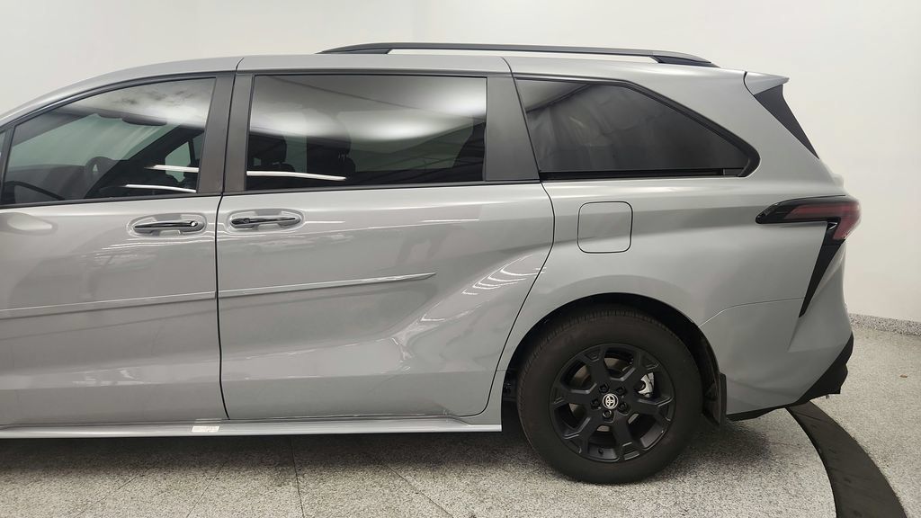 Used 2026 Toyota Sienna XLE Woodland Edition AWD/4WD image 13