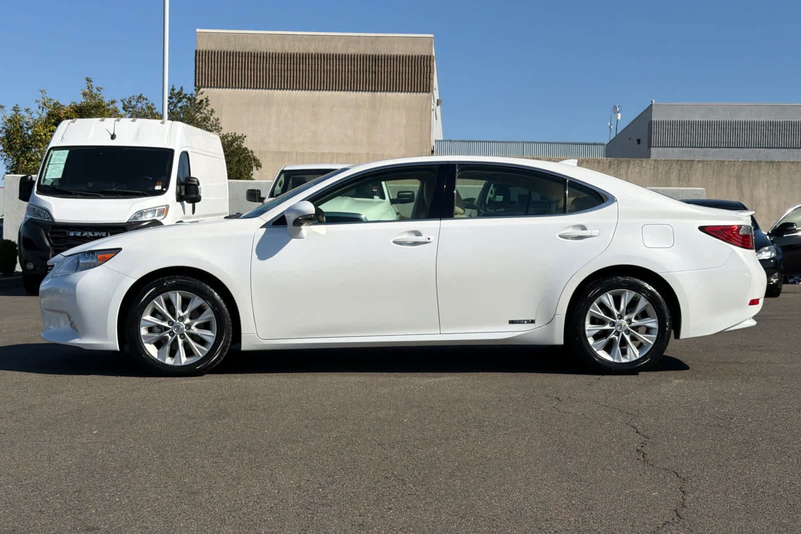 Used 2015 Lexus ES 300h w/ Navigation System Package FWD image 9