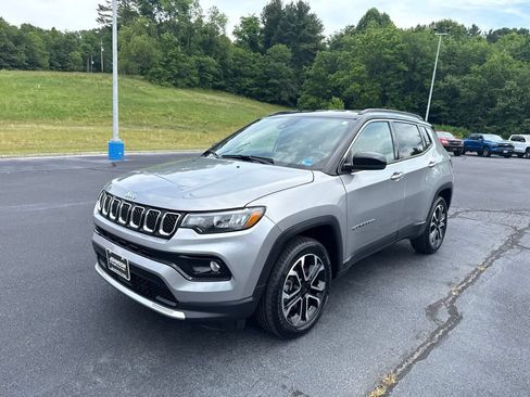 Used 2024 Jeep Compass Limited AWD/4WD image 4