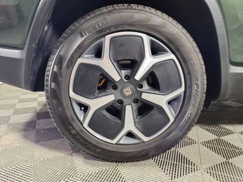 Used 2024 Rivian R1S Adventure AWD/4WD image 12