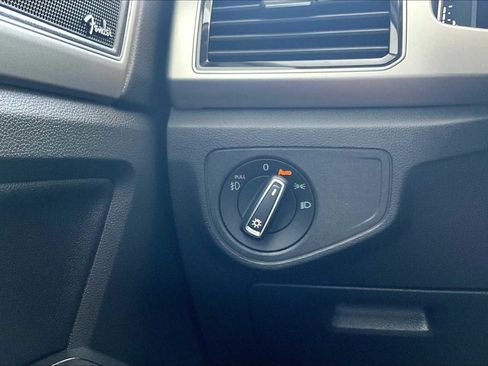 Used 2019 Volkswagen Atlas SEL Premium image 34