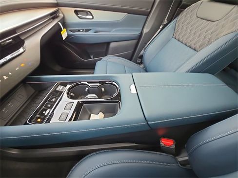 Certified 2025 Nissan Murano Platinum w/ Cargo Package image 21