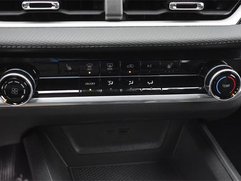 Used 2026 Chevrolet Equinox LT image 27