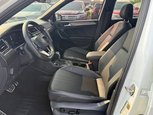 Used 2024 Volkswagen Tiguan SE R-Line AWD/4WD image 18