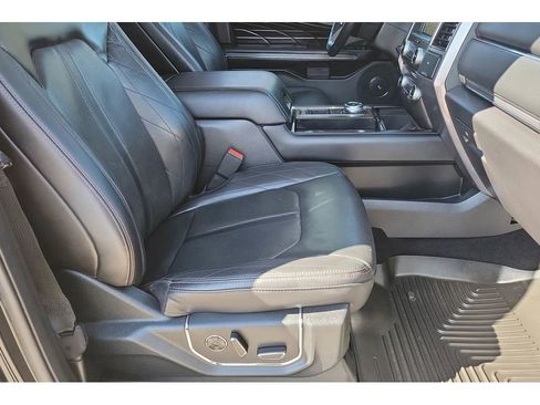 Used 2018 Ford Expedition Platinum image 26