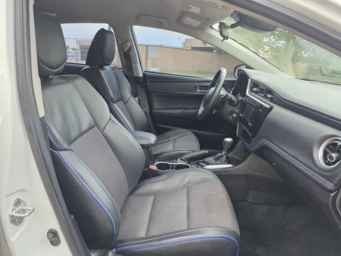 Used 2017 Toyota Corolla SE w/ Carpet Mat Package (TMS) FWD image 19