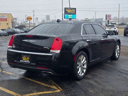 Used 2016 Chrysler 300 C image 7