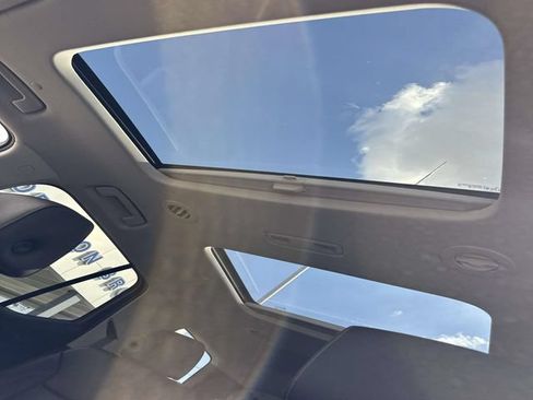Used 2019 Chevrolet Traverse Premier w/ Driver Confidence II Package FWD image 22