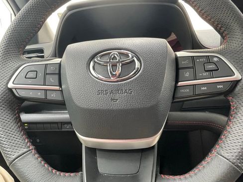 Used 2025 Toyota Sienna XSE image 33