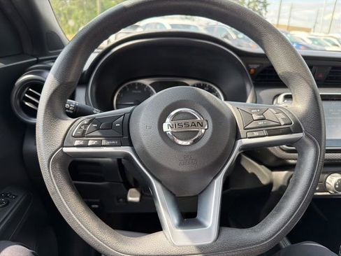 Used 2018 Nissan Kicks S FWD image 17