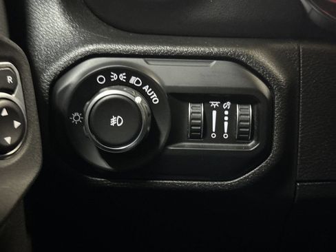 Used 2020 Jeep Wrangler Unlimited Sahara AWD/4WD image 19