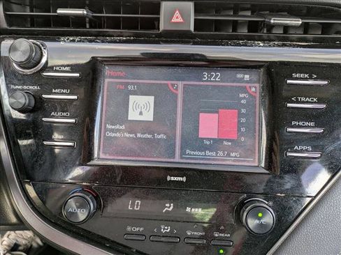 Used 2020 Toyota Camry SE image 14