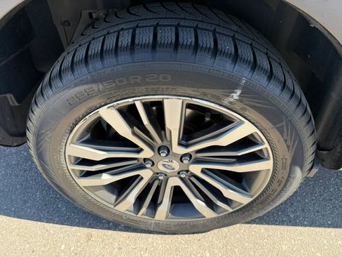 Used 2017 Ford Explorer Platinum image 11