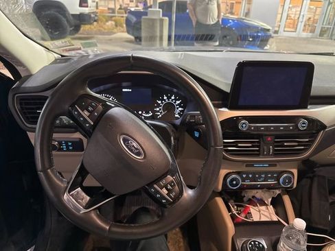 Used 2022 Ford Escape SE w/ Cold Weather Package image 16