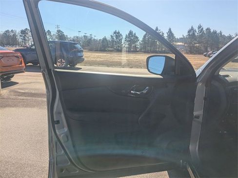 Used 2022 Nissan Rogue Sport SV image 11