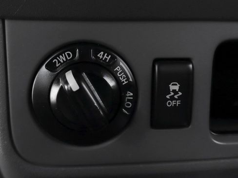 Used 2018 Nissan Frontier SV image 30